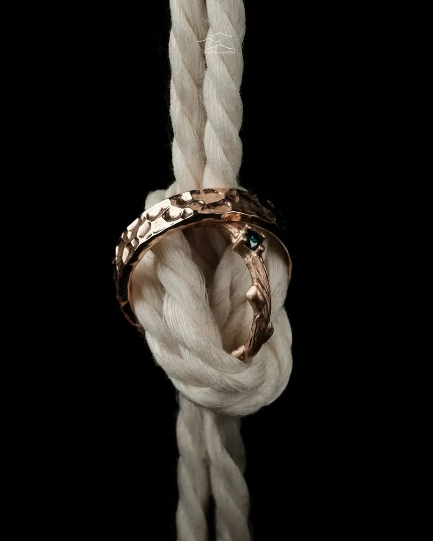 Cincin custom Rockologist